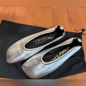 Elegant Silver Flats for Women